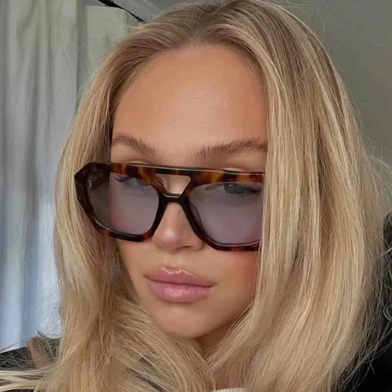 Oval Sunglasses “Alba Serene”